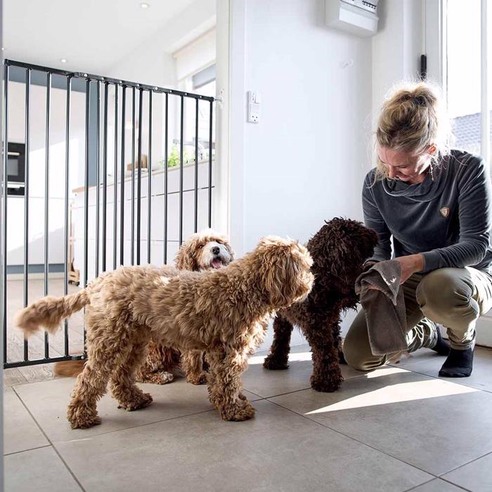 DogSpace Charlie Extra Tall Vägghängd Dog Gate Galler 103 cm SVART