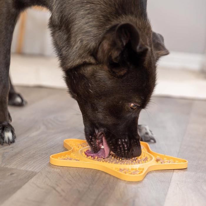 Trixie Lick matta för hunden Orange Star